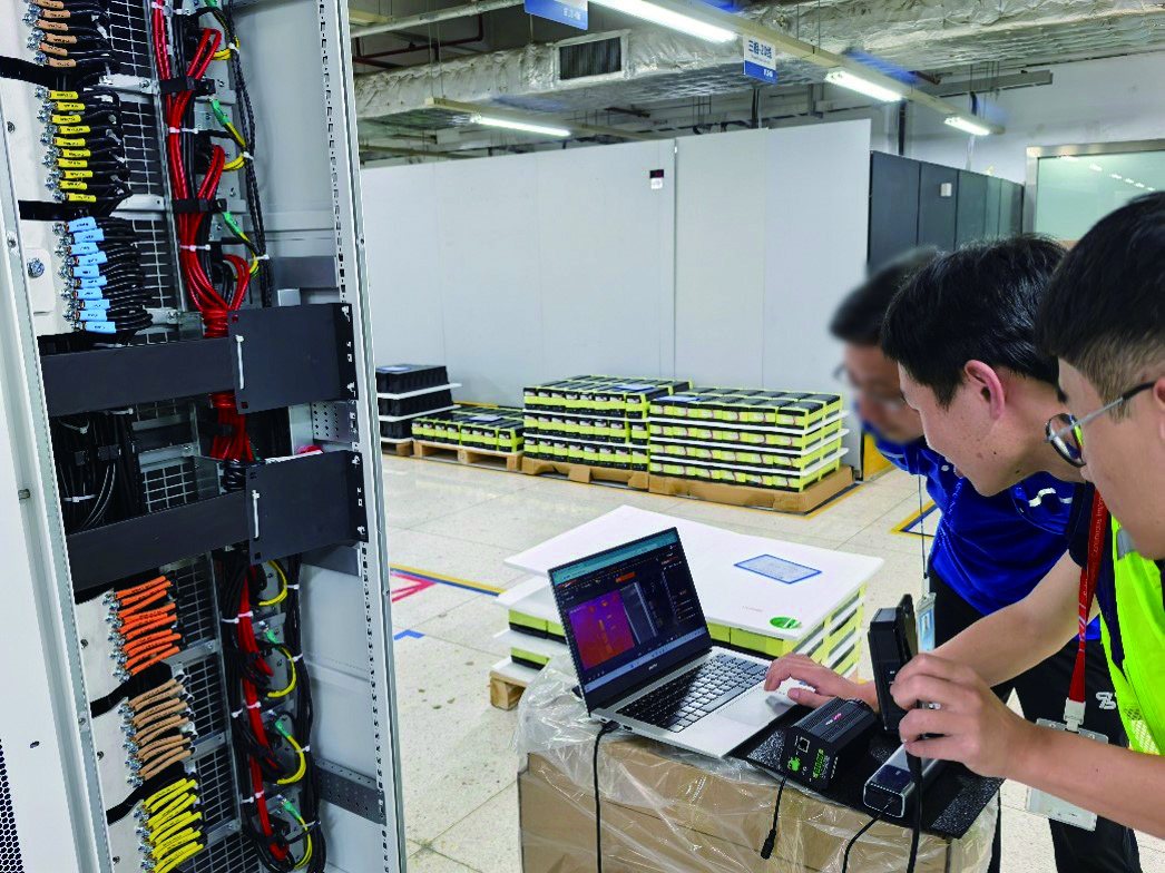 Watching Loose Contacts — UPS Cabinet Temperature Monitoring